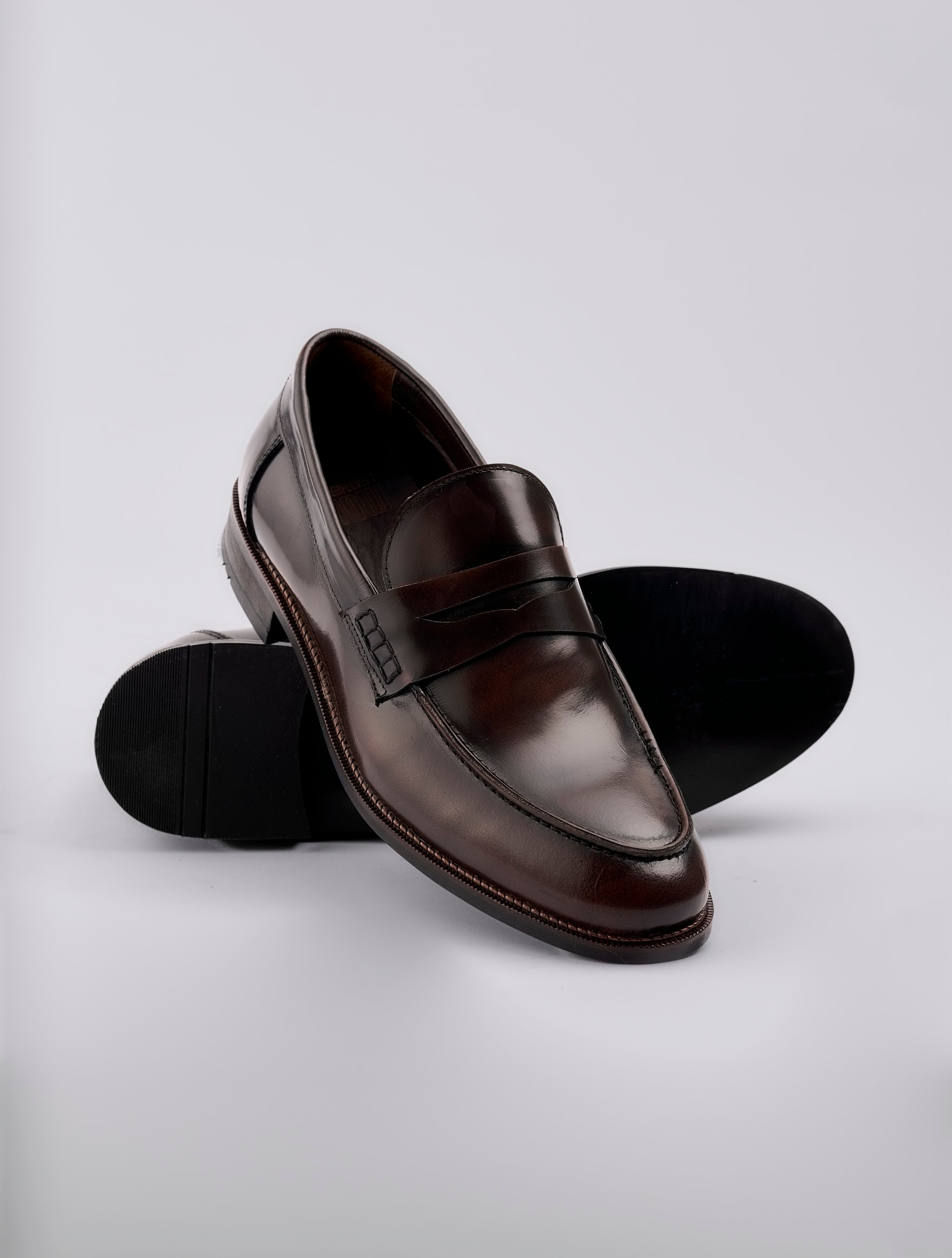 Velar Strap Mocassin